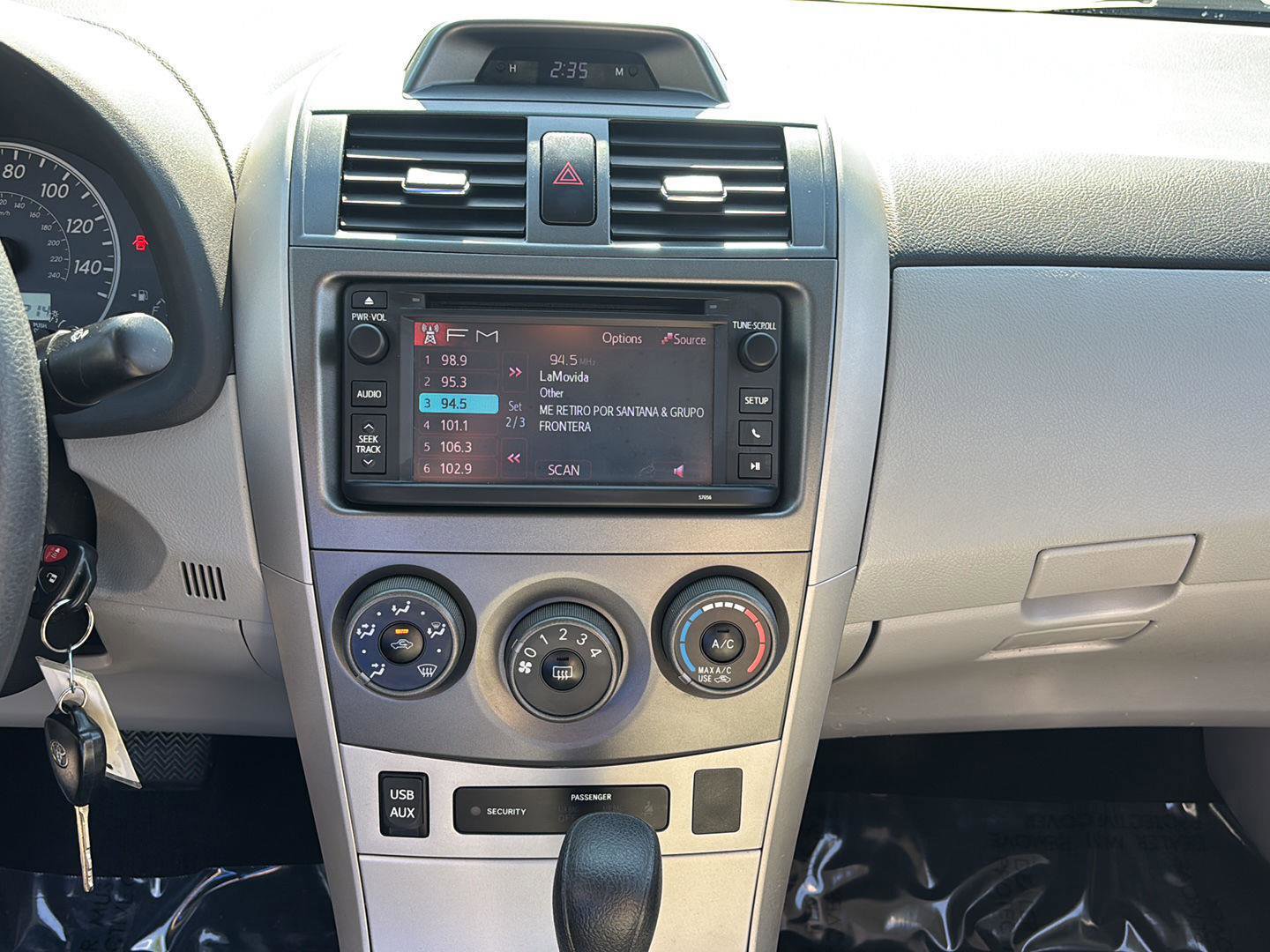 Used 2013 Toyota Corolla LE FWD image 30