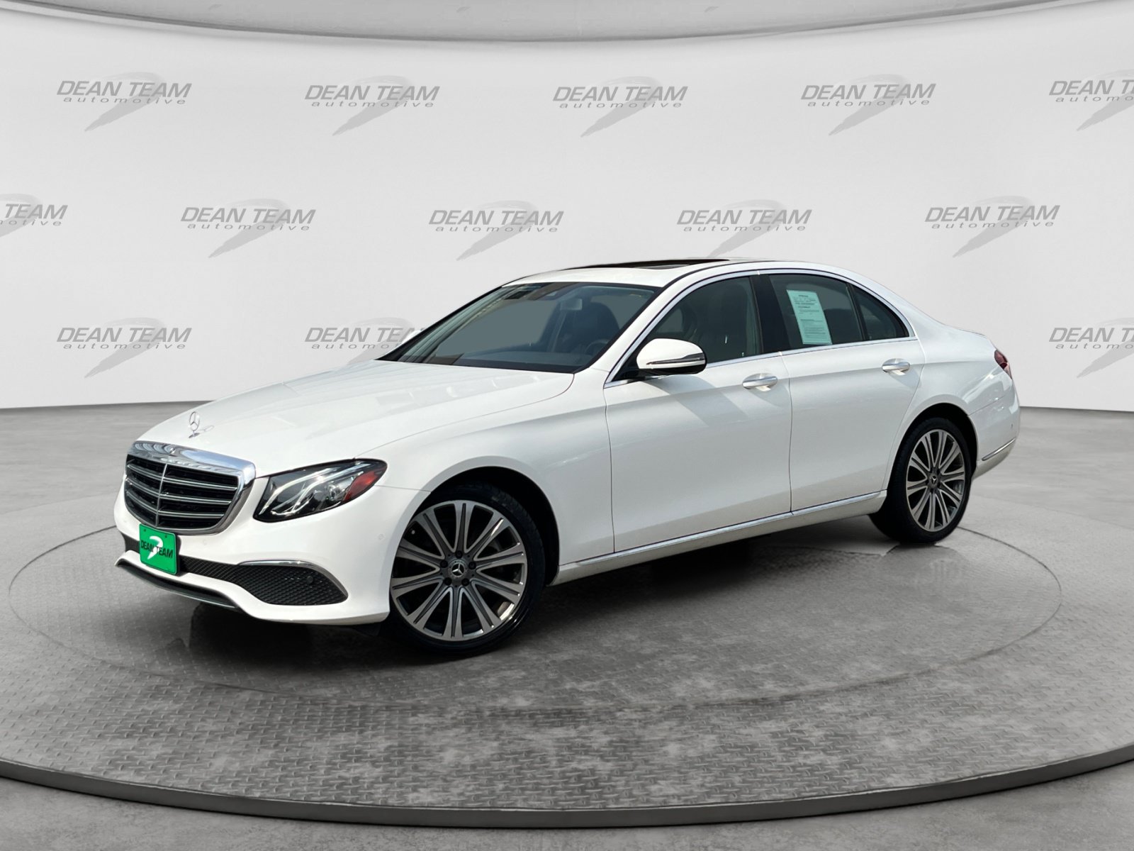 Used 2018 Mercedes-Benz E 300 4MATIC image 3