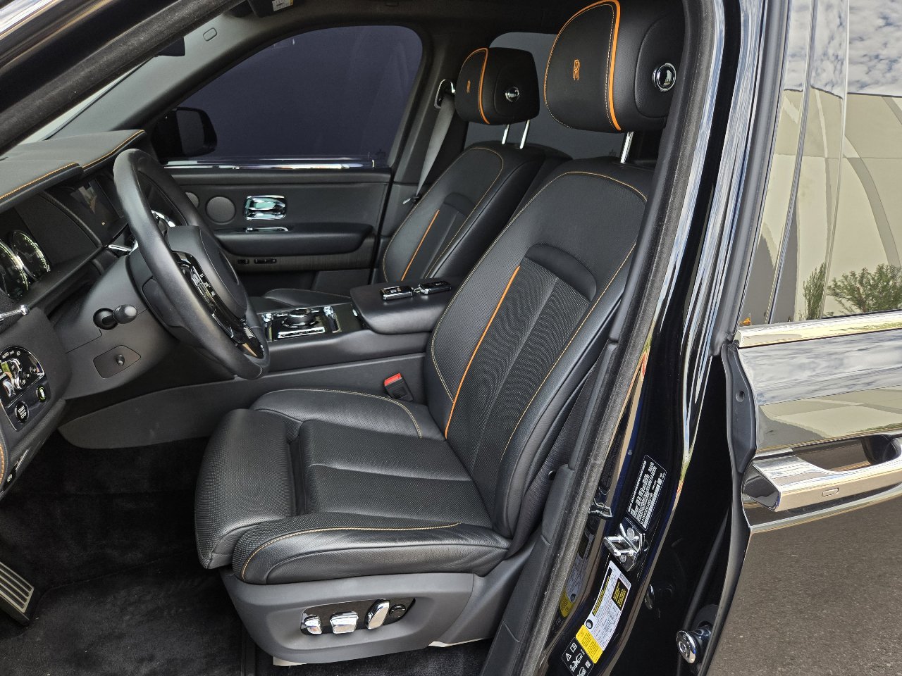 Used 2020 Rolls-Royce Cullinan Black Badge image 6