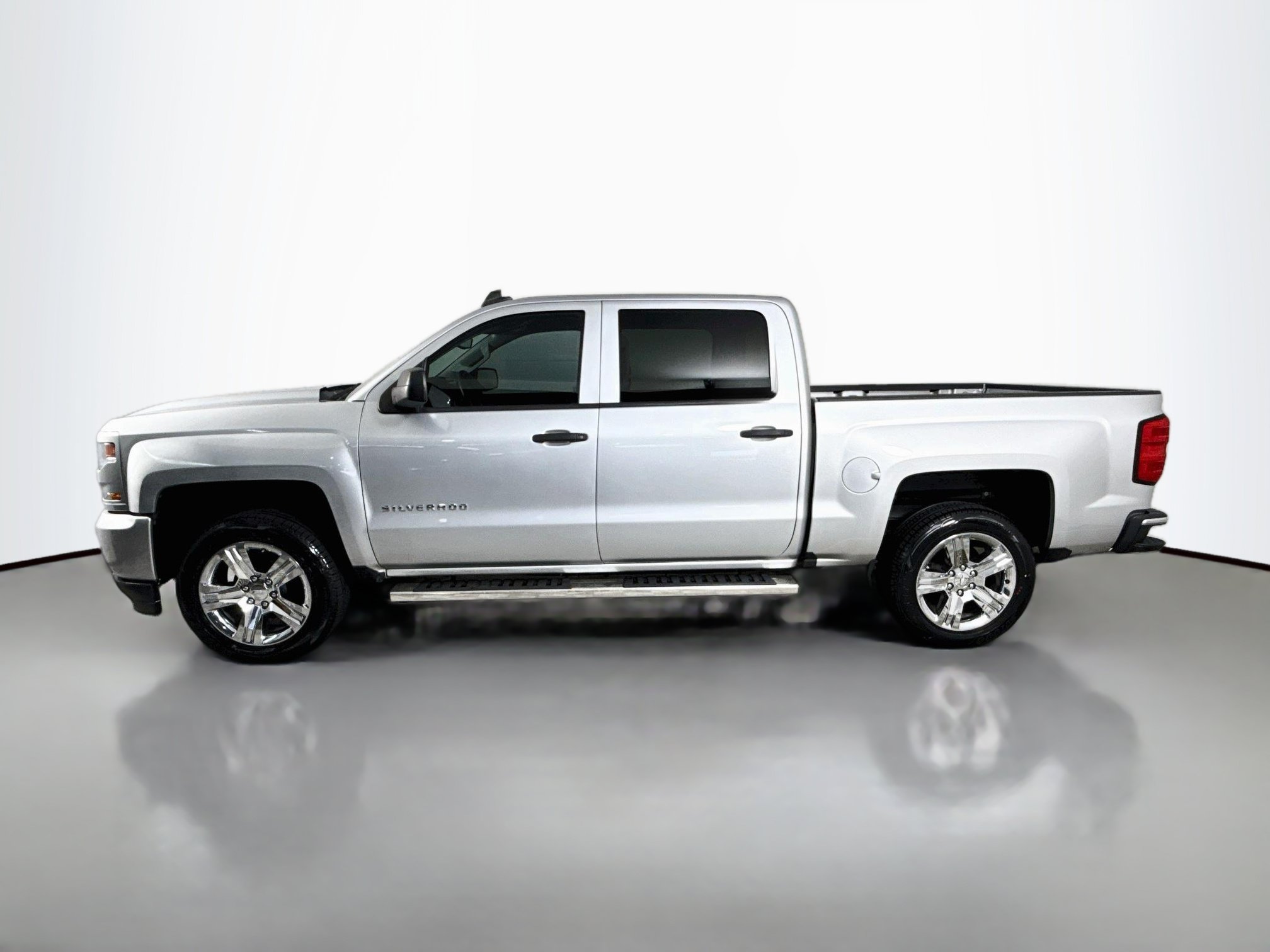 Used 2018 Chevrolet Silverado 1500 Custom w/ Custom Value Package RWD image 6