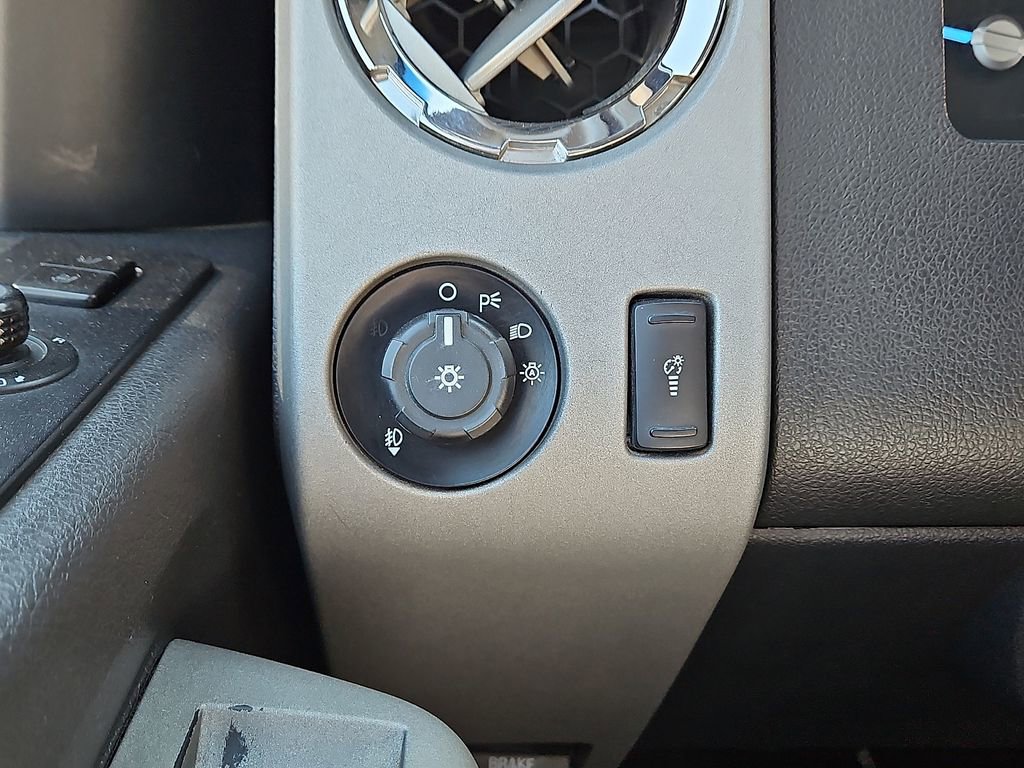 Used 2015 Ford F350 Lariat w/ Lariat Ultimate Package AWD/4WD image 24