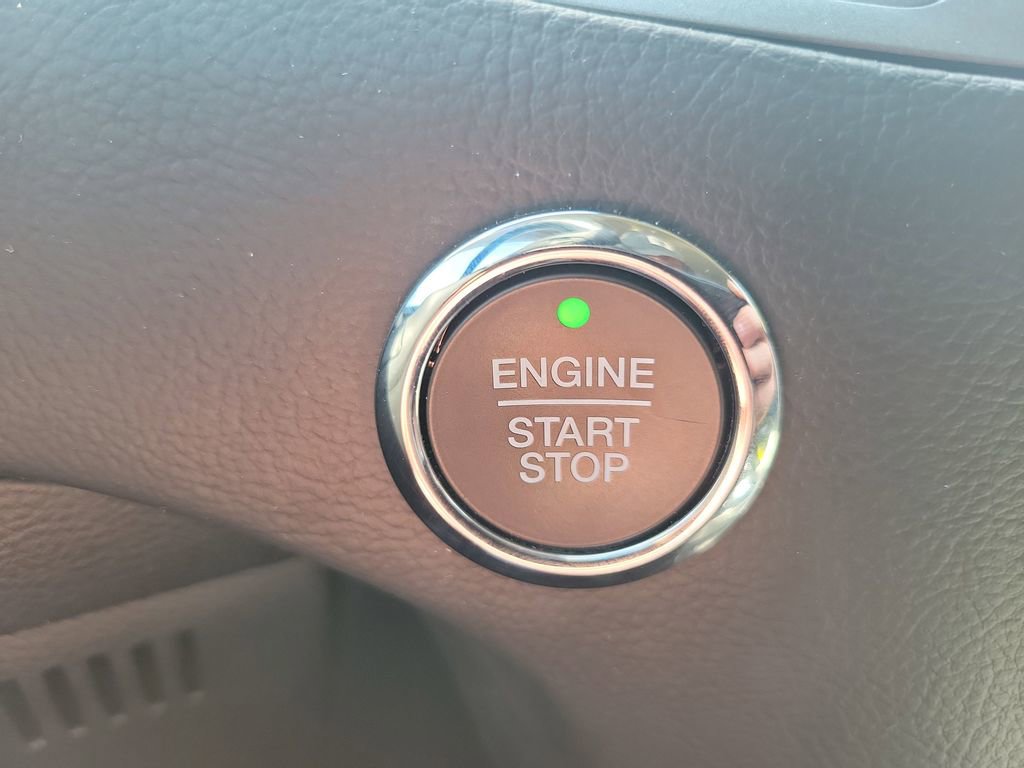 Used 2020 Ford Edge SE image 27