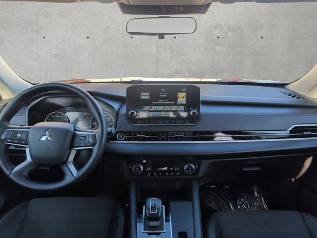 Used 2024 Mitsubishi Outlander SE Black Edition image 20