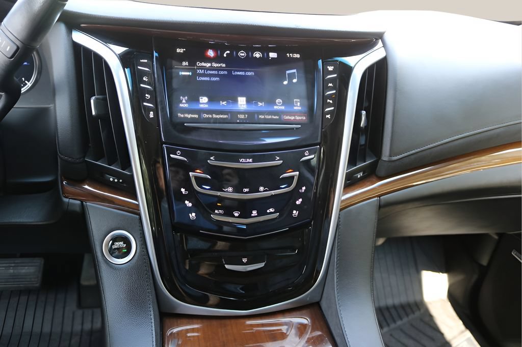 Used 2020 Cadillac Escalade ESV Luxury RWD image 25