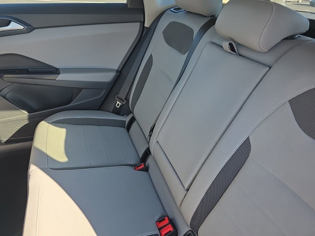 Used 2024 Volkswagen Taos SE image 17