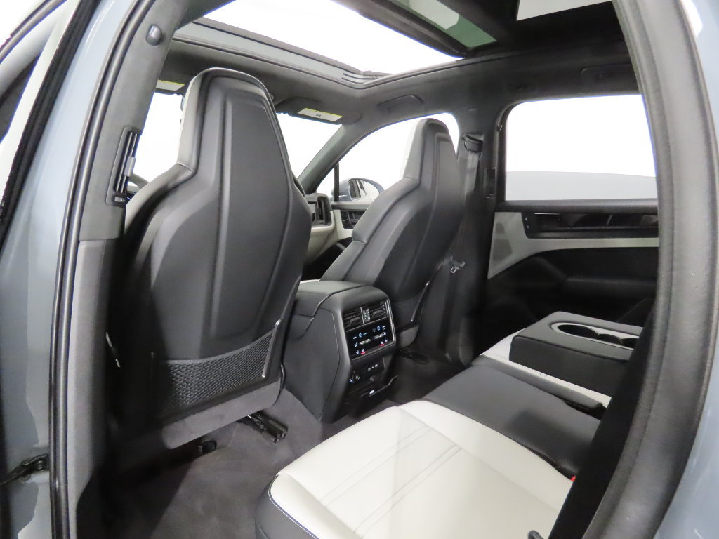 Certified 2026 Porsche Cayenne GTS AWD/4WD image 45