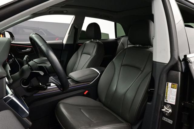 Used 2019 Audi Q8 Premium Plus w/ Premium Plus AWD/4WD image 5