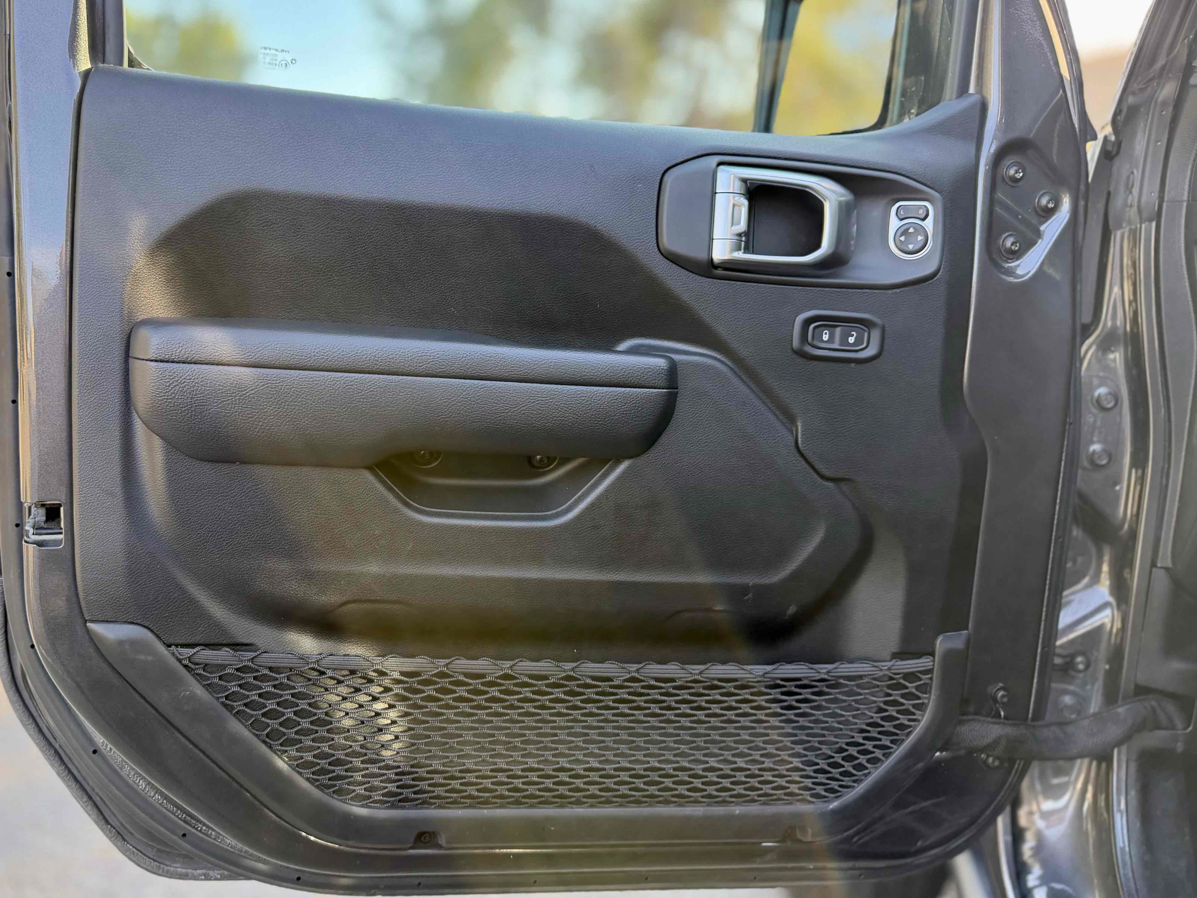 Used 2025 Jeep Wrangler Unlimited Rubicon AWD/4WD image 31