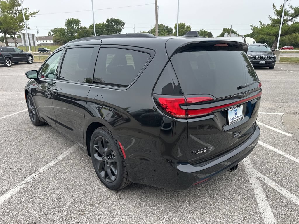 New 2026 Chrysler Pacifica Limited w/ S Appearance Package FWD image 24