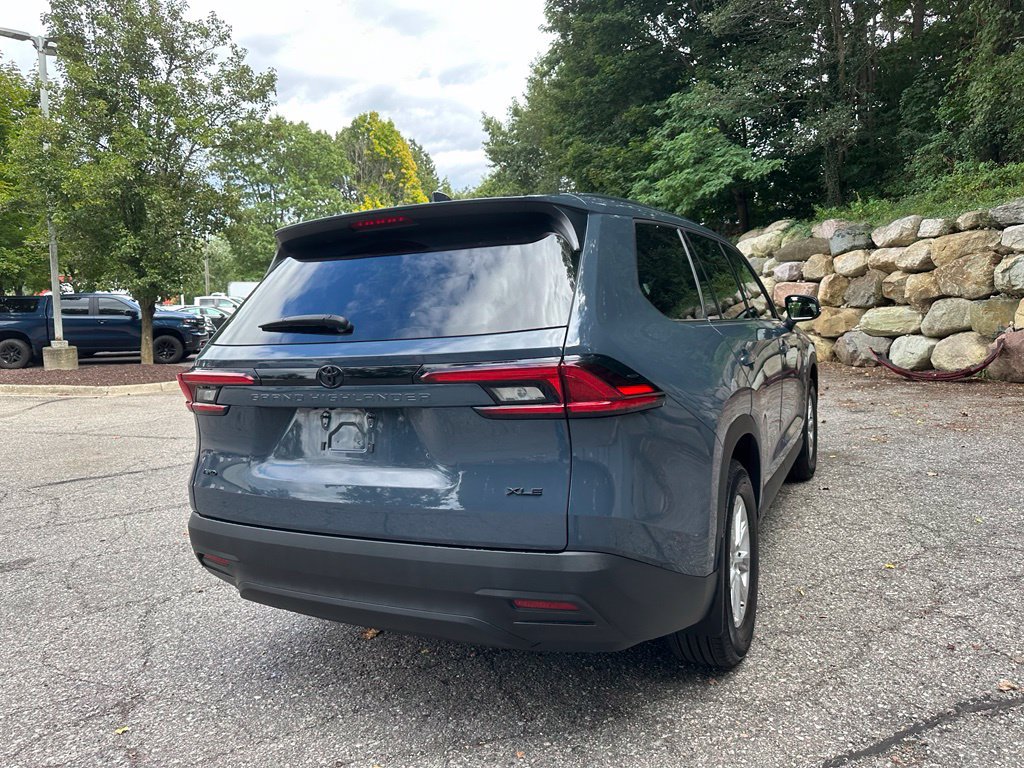 Used 2025 Toyota Grand Highlander AWD image 5