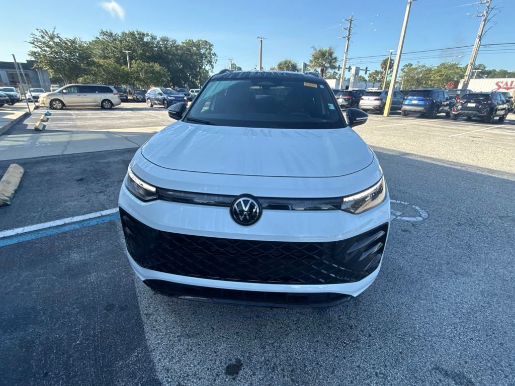 Certified 2025 Volkswagen Tiguan SE R-Line AWD/4WD image 5