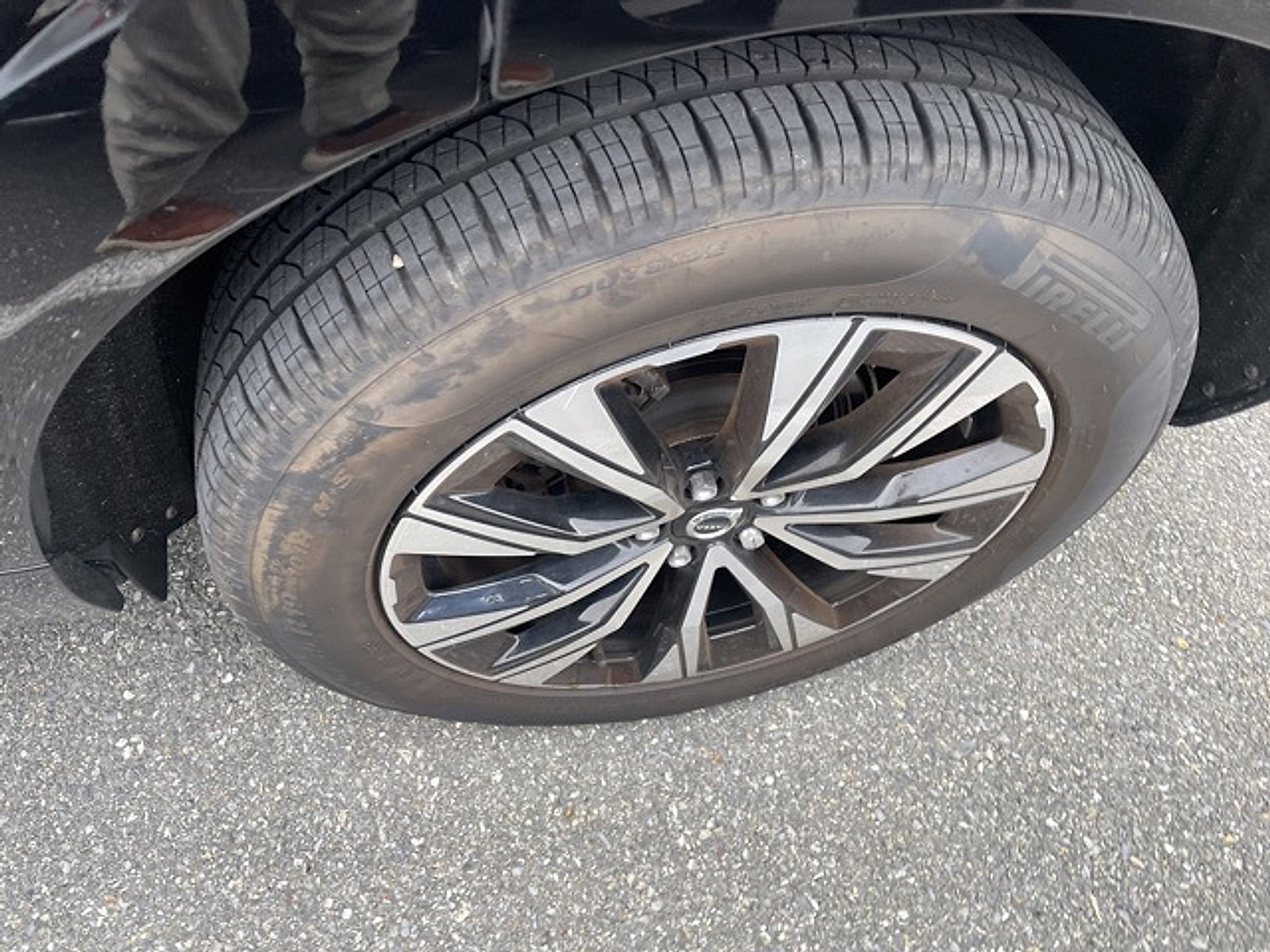 Used 2023 Volvo XC60 B5 Plus w/ Climate Package image 5