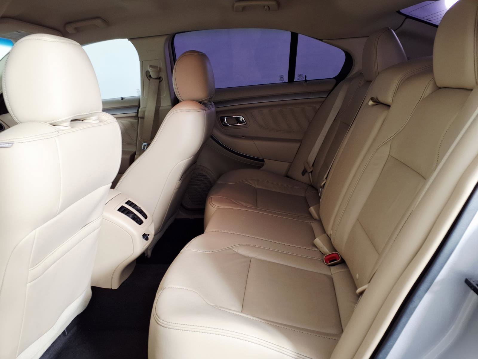 Used 2016 Ford Taurus SEL FWD image 13