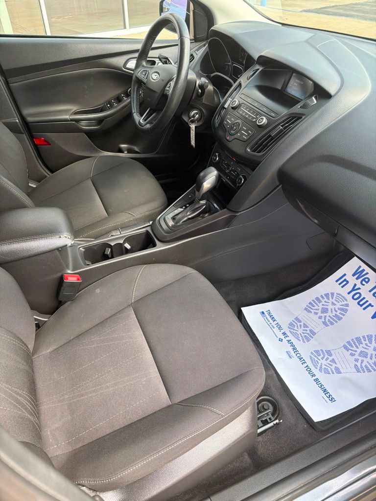 Used 2018 Ford Focus SE w/ Cold Weather Package FWD image 10