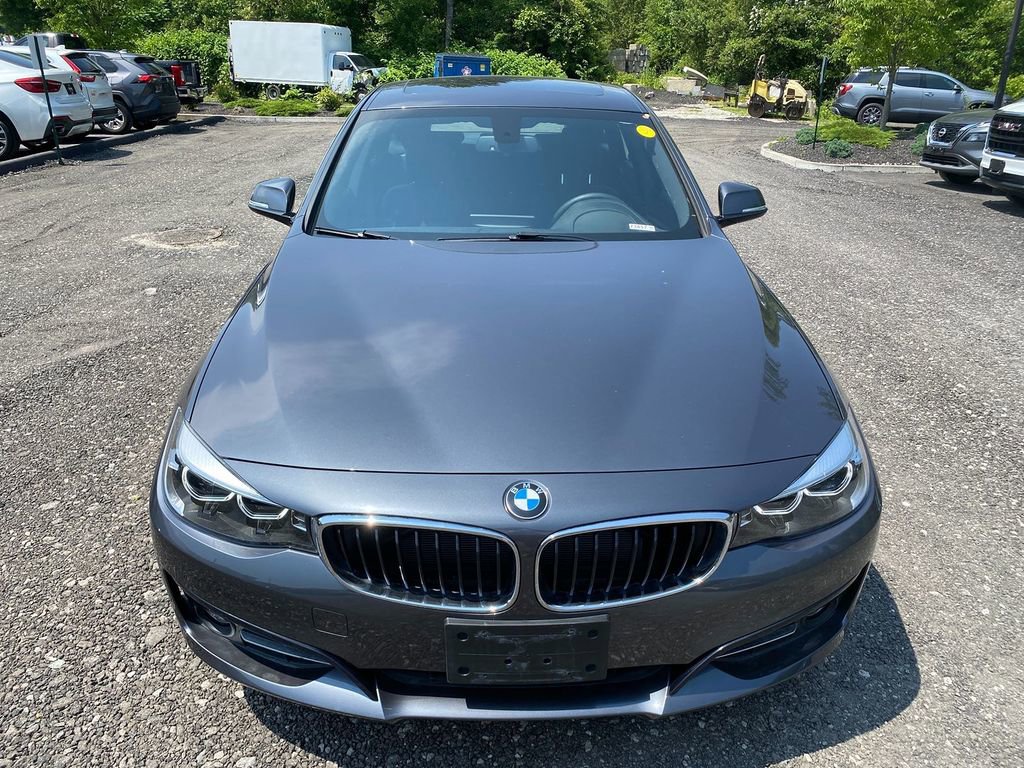 Used 2018 BMW 330i Gran Turismo xDrive image 3