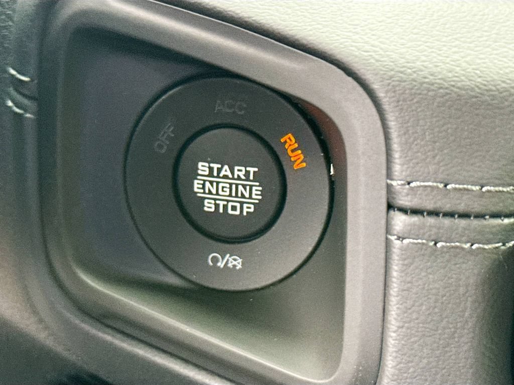 Used 2025 Jeep Gladiator Mojave w/ Safety Group AWD/4WD image 22