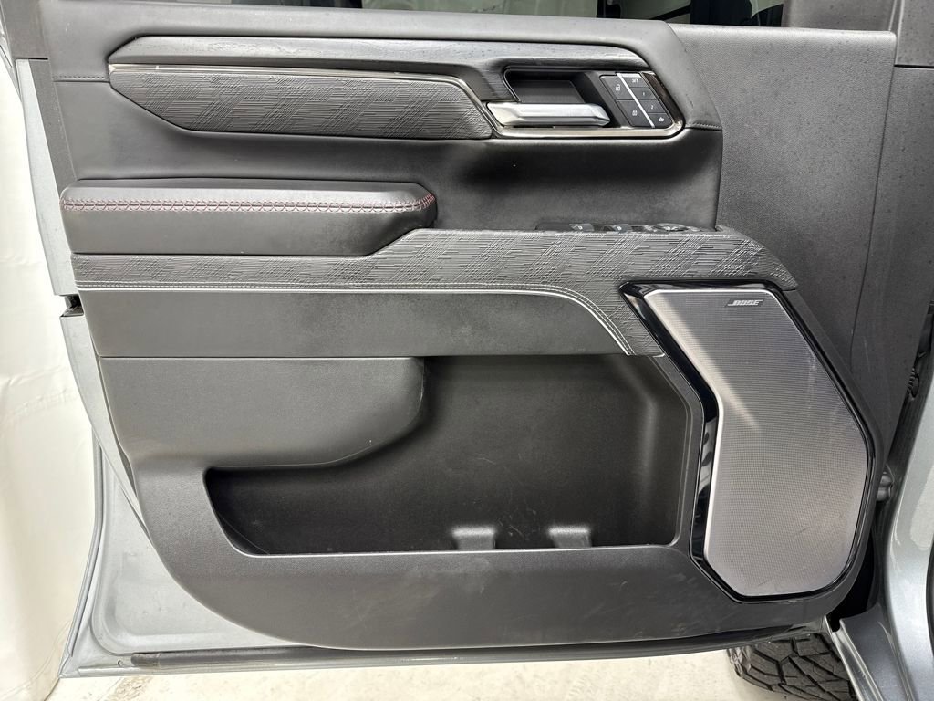 Used 2025 GMC Sierra 2500 AT4X image 15