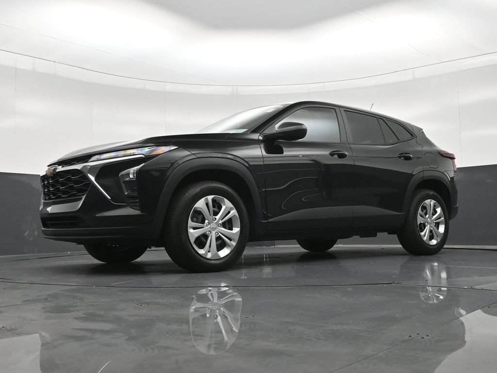Used 2024 Chevrolet Trax LS FWD image 23