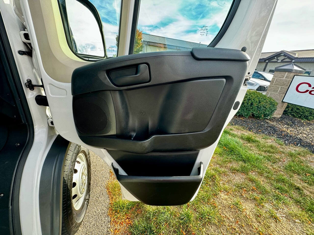 Used 2015 RAM ProMaster 2500 w/ Interior Convenience Group image 21