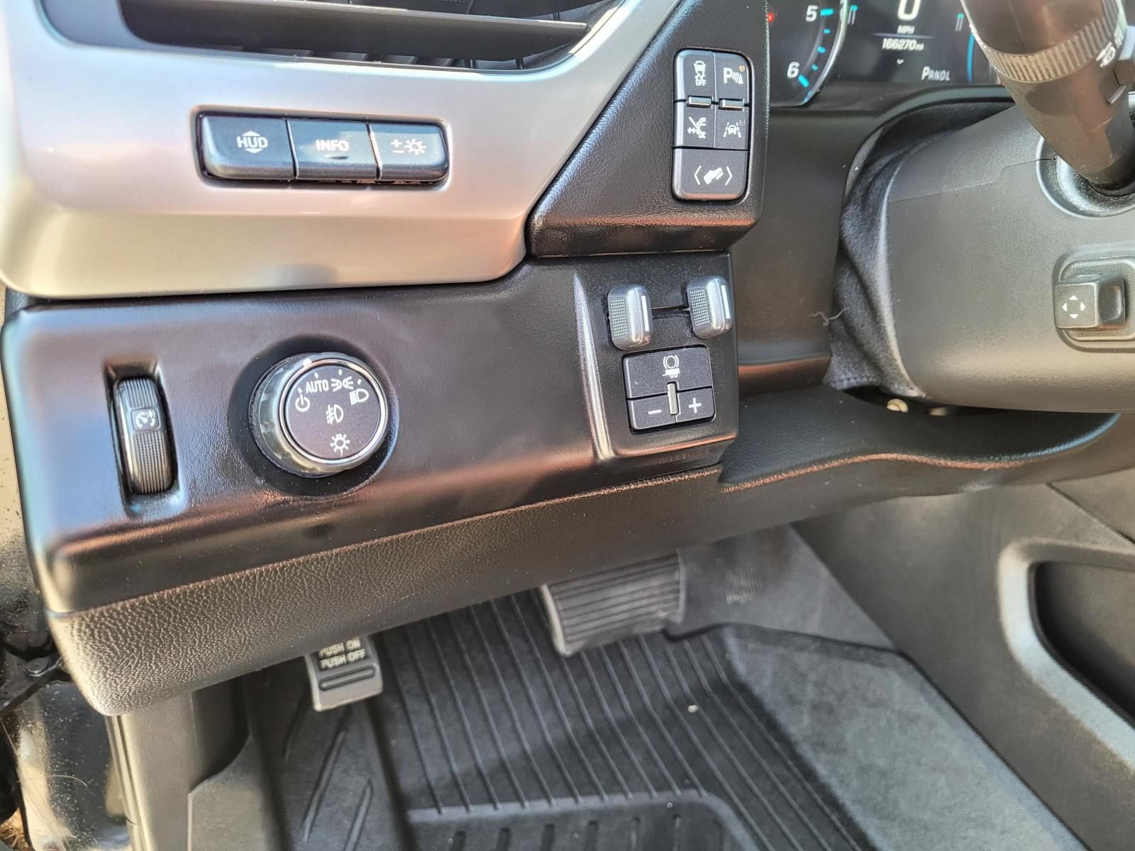 Used 2019 Chevrolet Suburban Premier w/ Premier Plus Edition RWD image 28