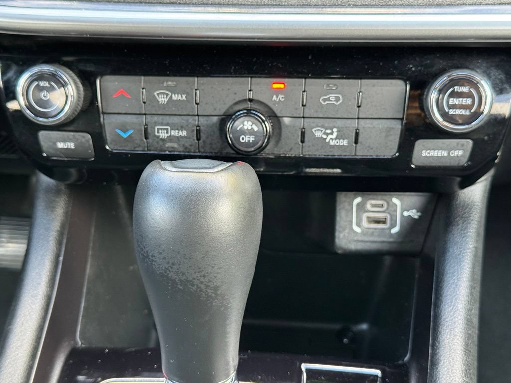 Used 2024 Jeep Compass Latitude AWD/4WD image 25