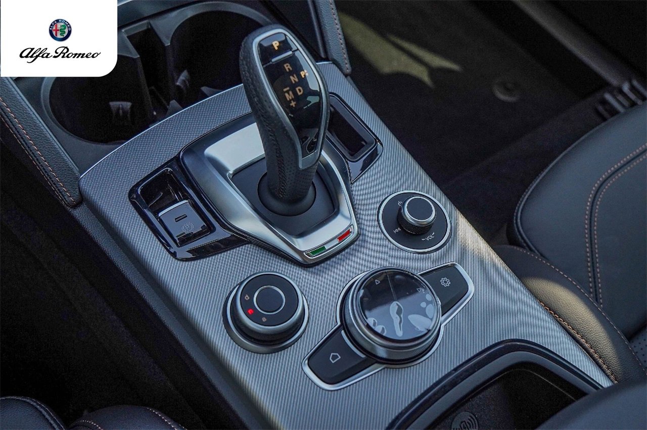 New 2025 Alfa Romeo Stelvio Sprint image 16