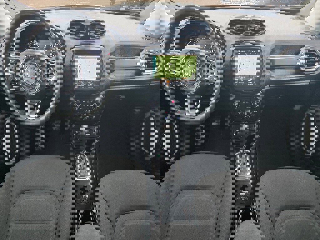 Used 2021 Jeep Renegade Latitude w/ Luxury Group I image 5