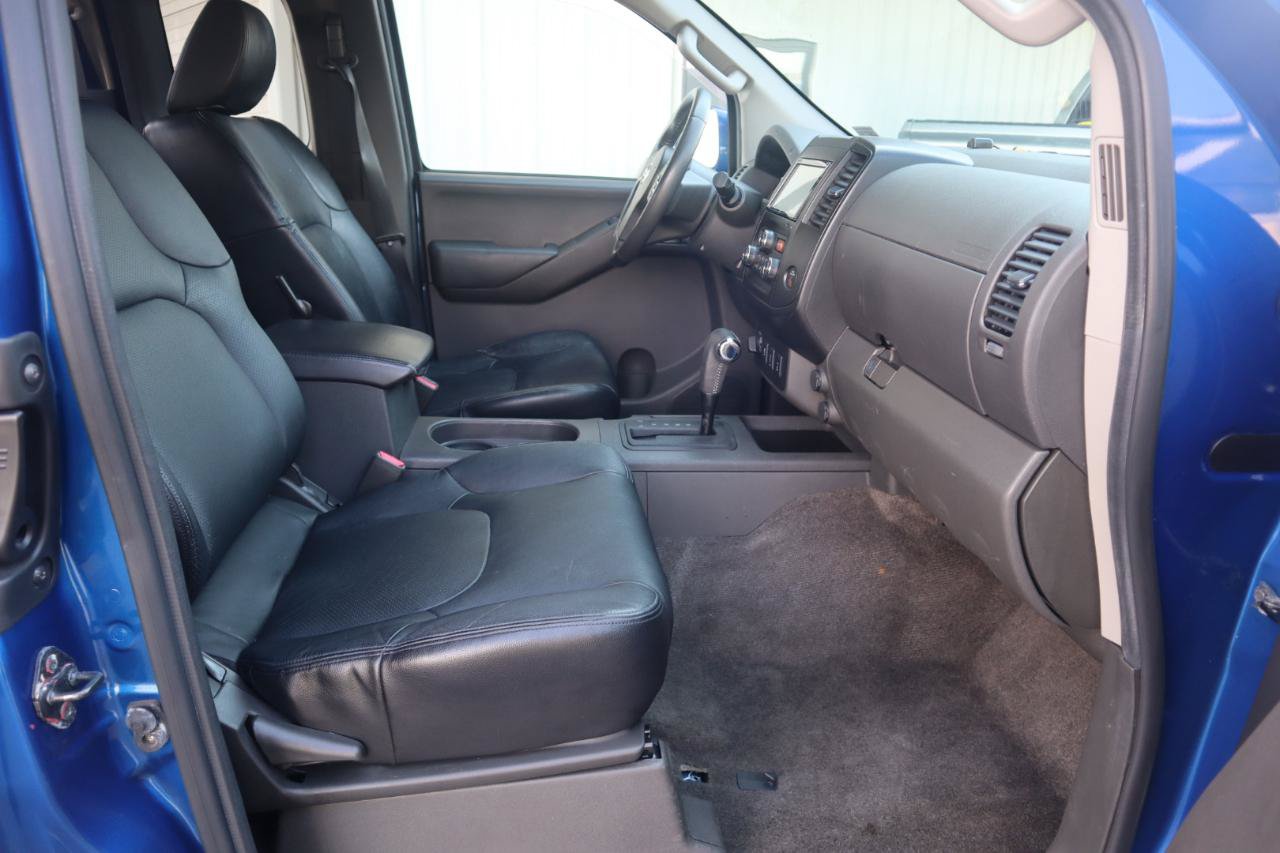 Used 2013 Nissan Frontier PRO-4X AWD/4WD image 41
