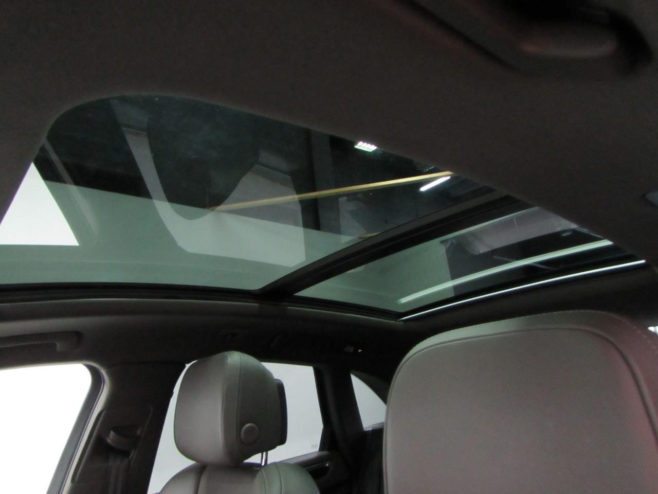 Used 2021 Porsche Macan S AWD/4WD image 35