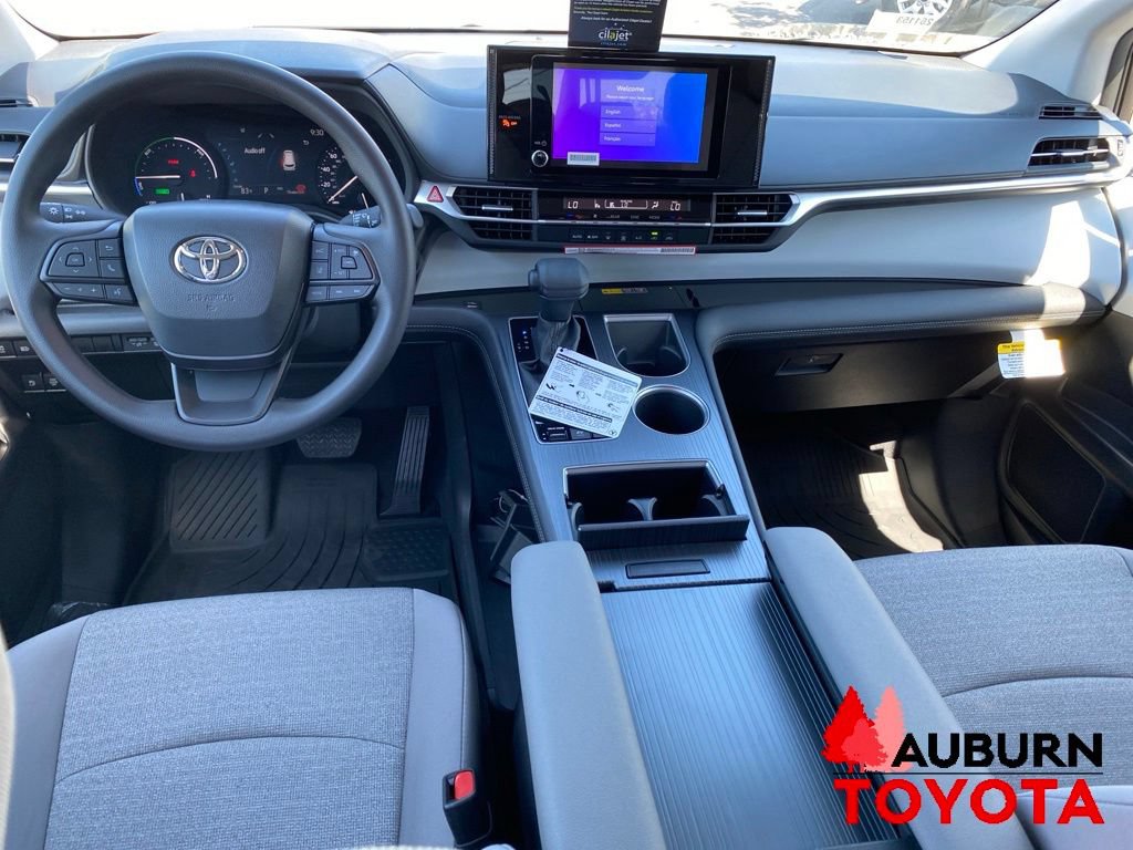 New 2026 Toyota Sienna LE FWD image 32