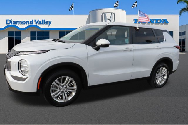 Used 2024 Mitsubishi Outlander ES image 3