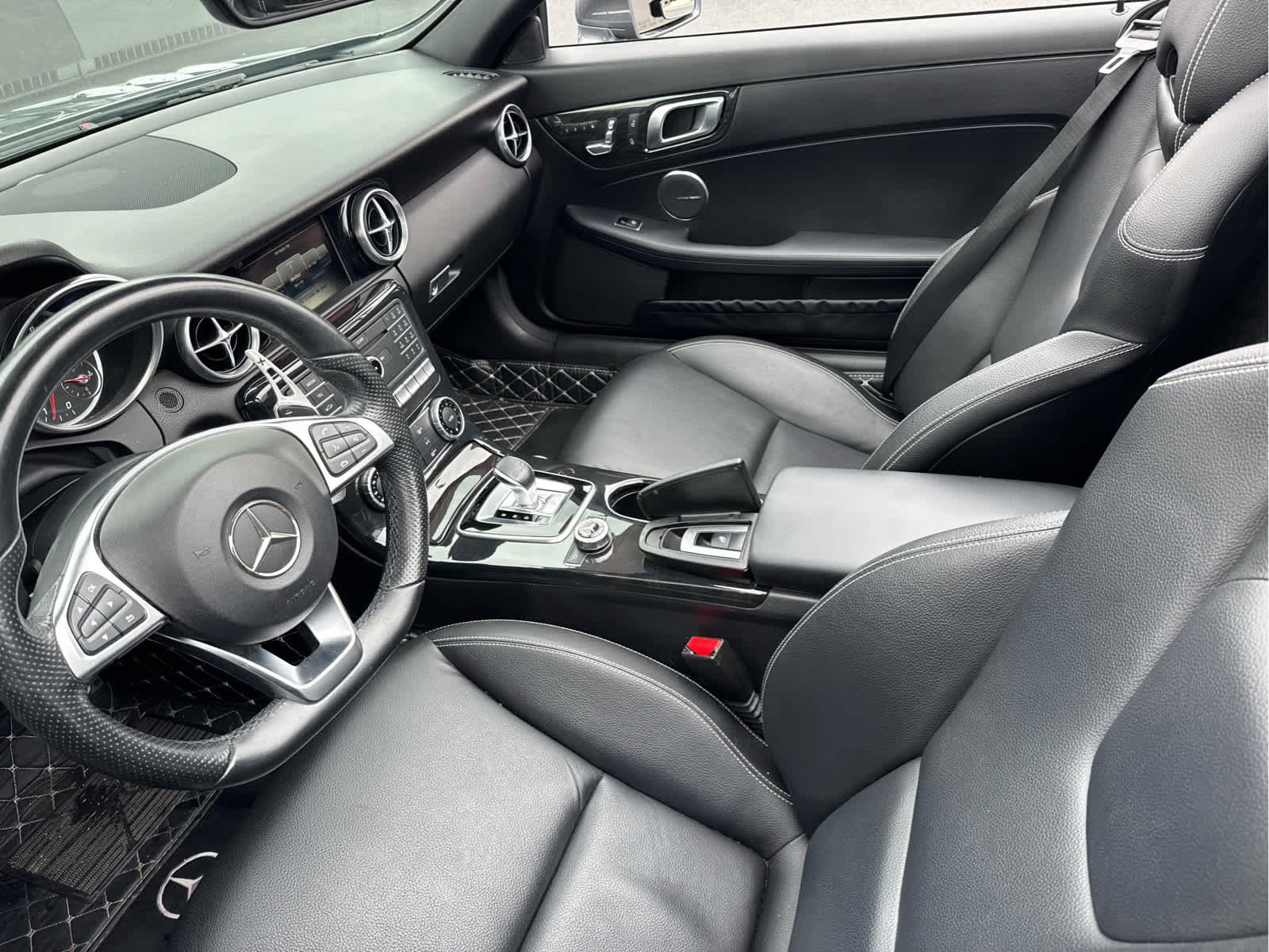 Used 2017 Mercedes-Benz SLC 300 image 27