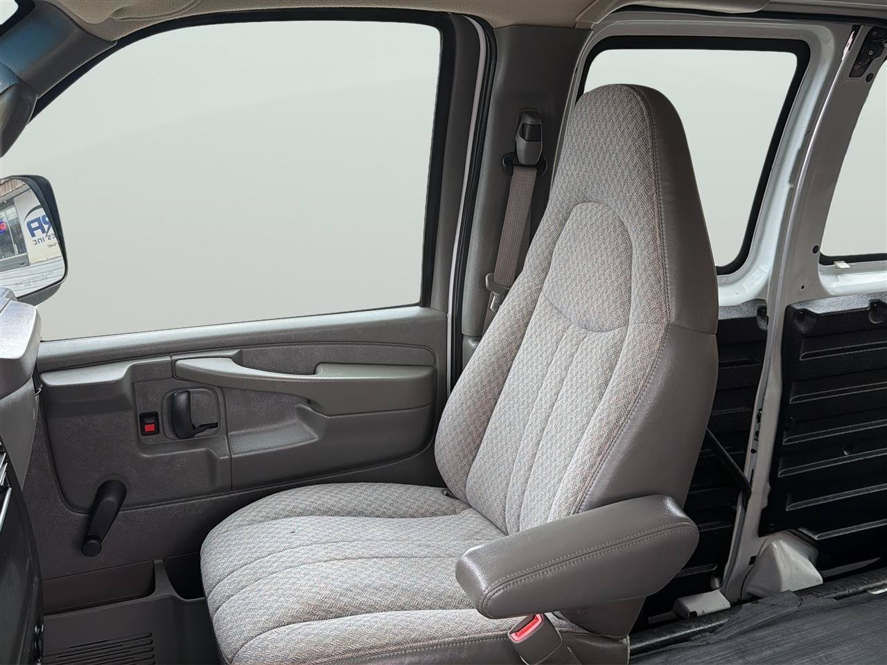 Used 2006 GMC Savana 2500 RWD image 13