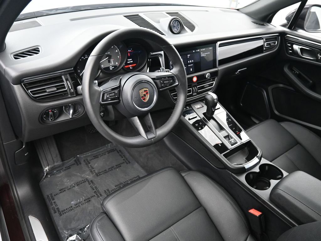 Certified 2026 Porsche Macan S AWD/4WD image 4
