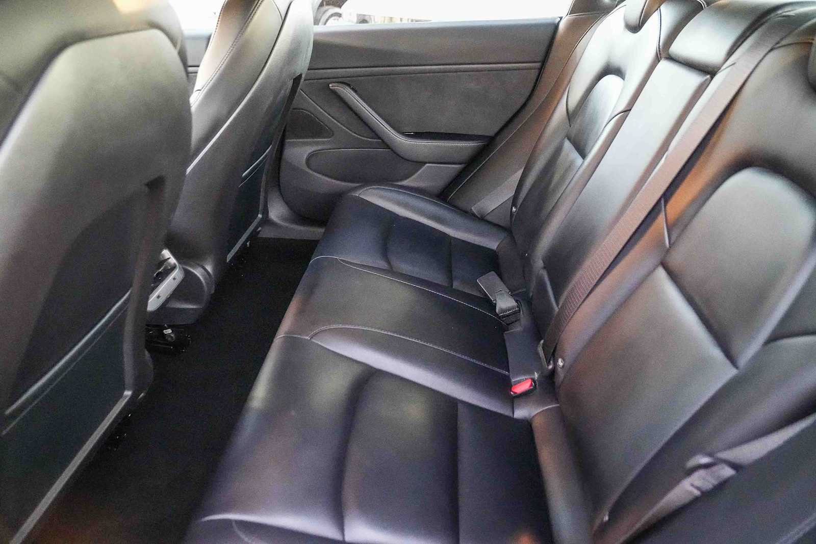 Used 2018 Tesla Model 3 Long Range RWD image 18