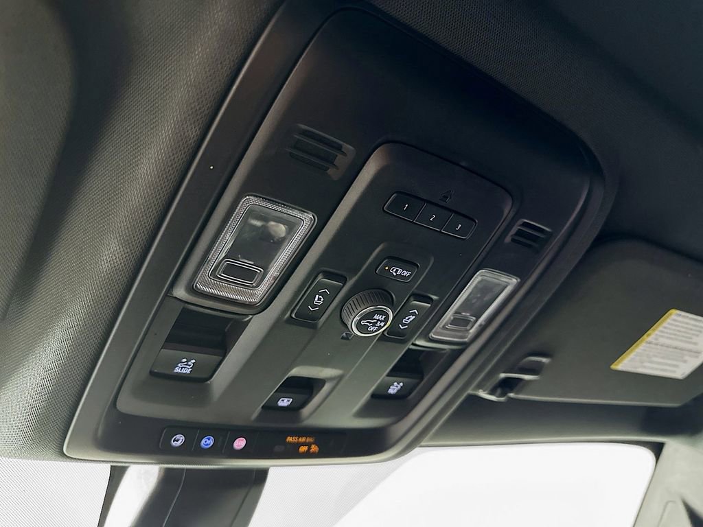 Used 2022 Chevrolet Suburban RST w/ Sport Performance Package image 35