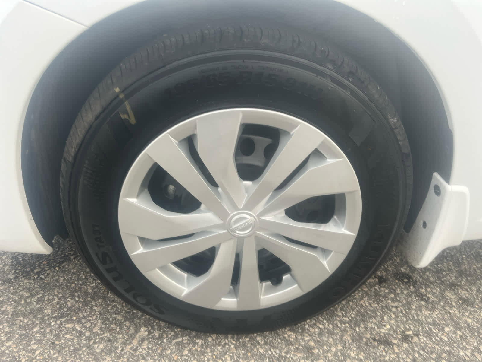 Used 2025 Nissan Versa S image 30