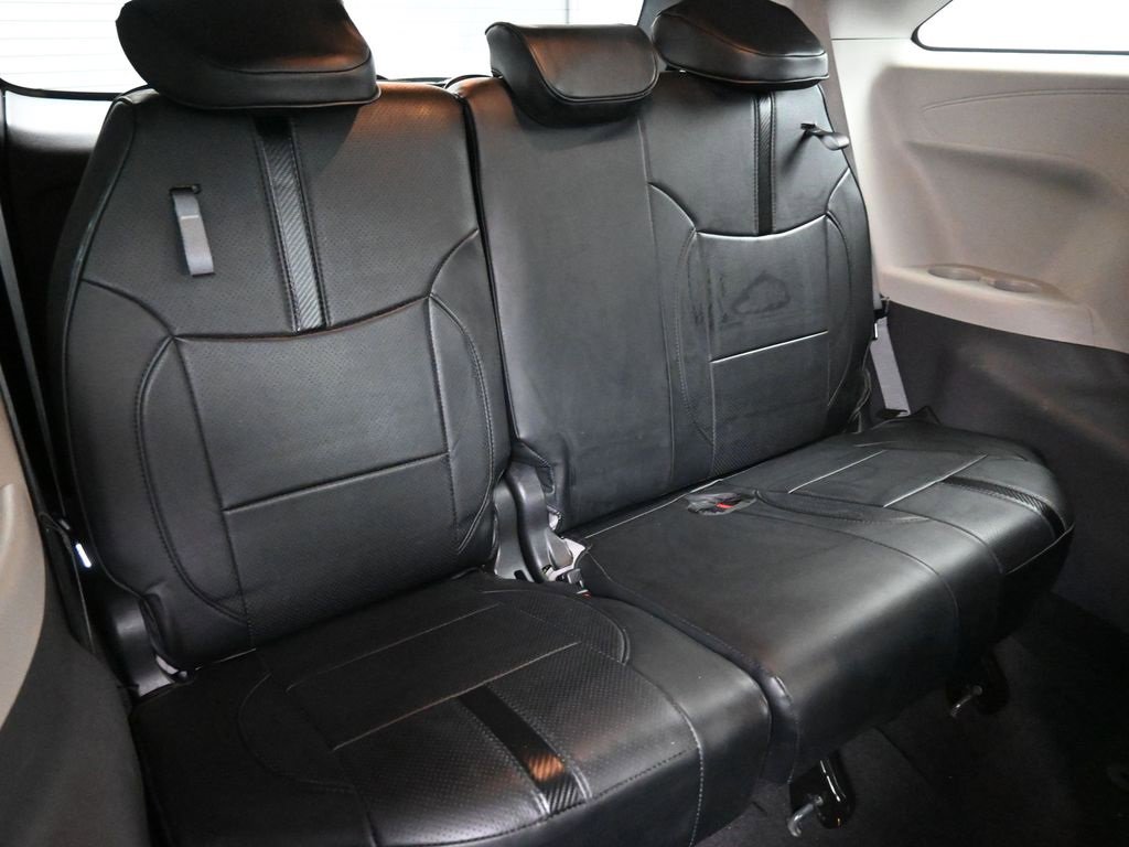 Certified 2021 Toyota Sienna LE image 23