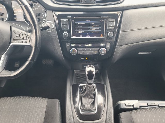 Used 2020 Nissan Rogue SV image 18