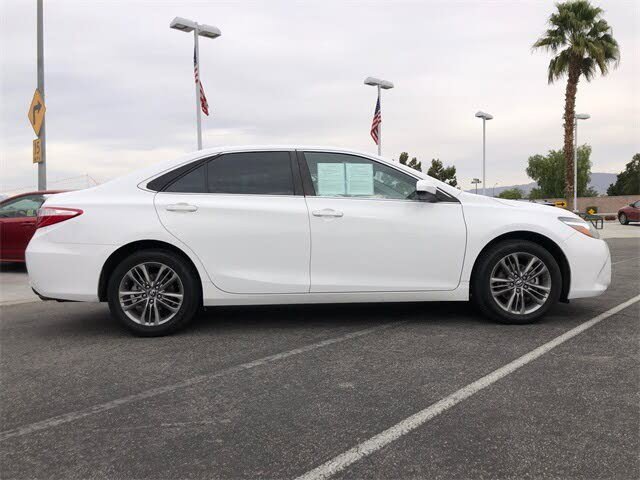 Used 2016 Toyota Camry image 3