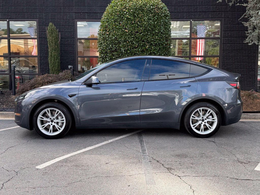 Used 2023 Tesla Model Y 2WD image 9