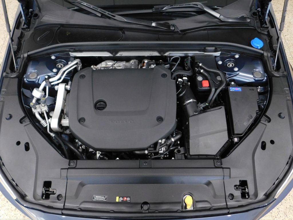 Used 2026 Volvo V90 B6 Cross Country Ultra image 13