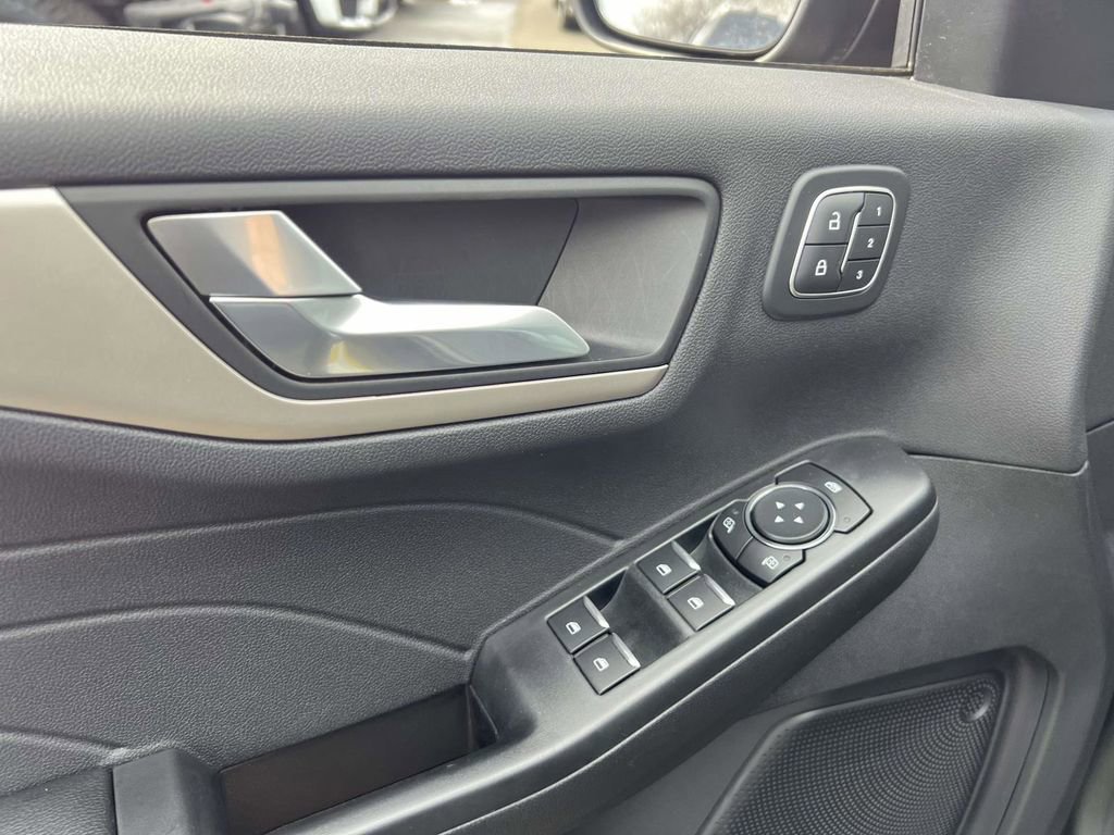 Used 2022 Ford Escape SEL w/ Technology Package image 20