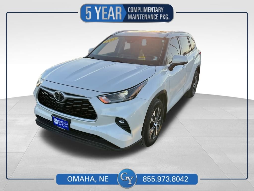 Used 2021 Toyota Highlander XLE image 1