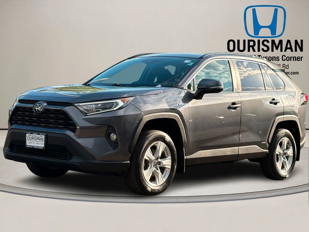 Used 2020 Toyota RAV4 XLE w/ Convenience Package image 2