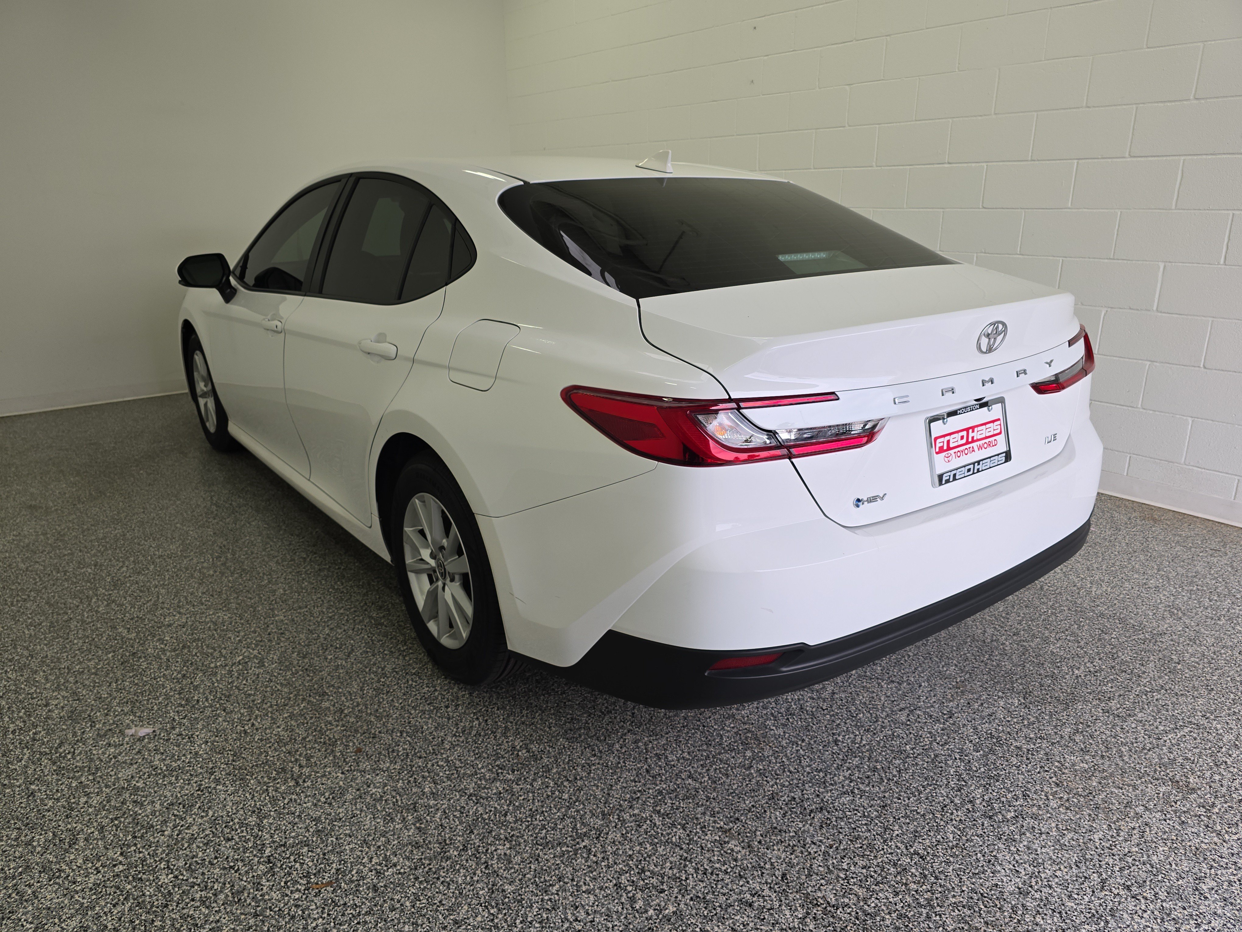 Used 2025 Toyota Camry LE FWD image 6