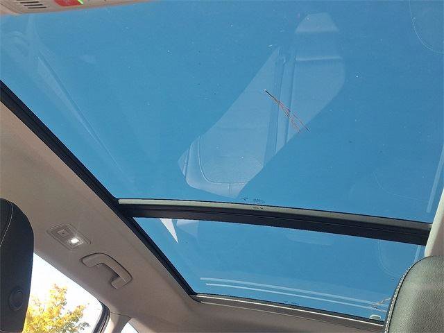 Certified 2025 Volkswagen Taos SE w/ Panoramic Sunroof Package image 14