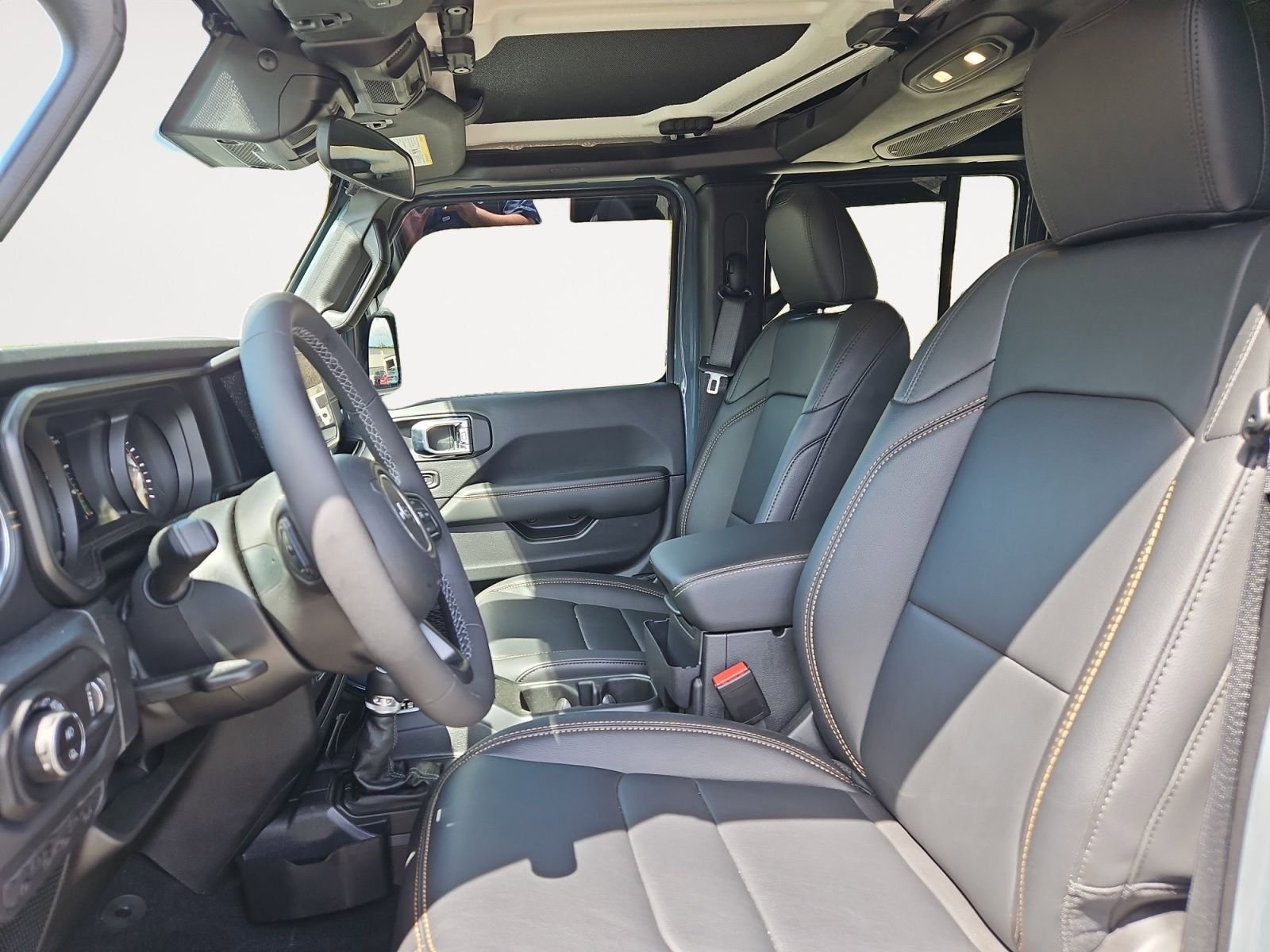 Used 2025 Jeep Gladiator Sport AWD/4WD image 9