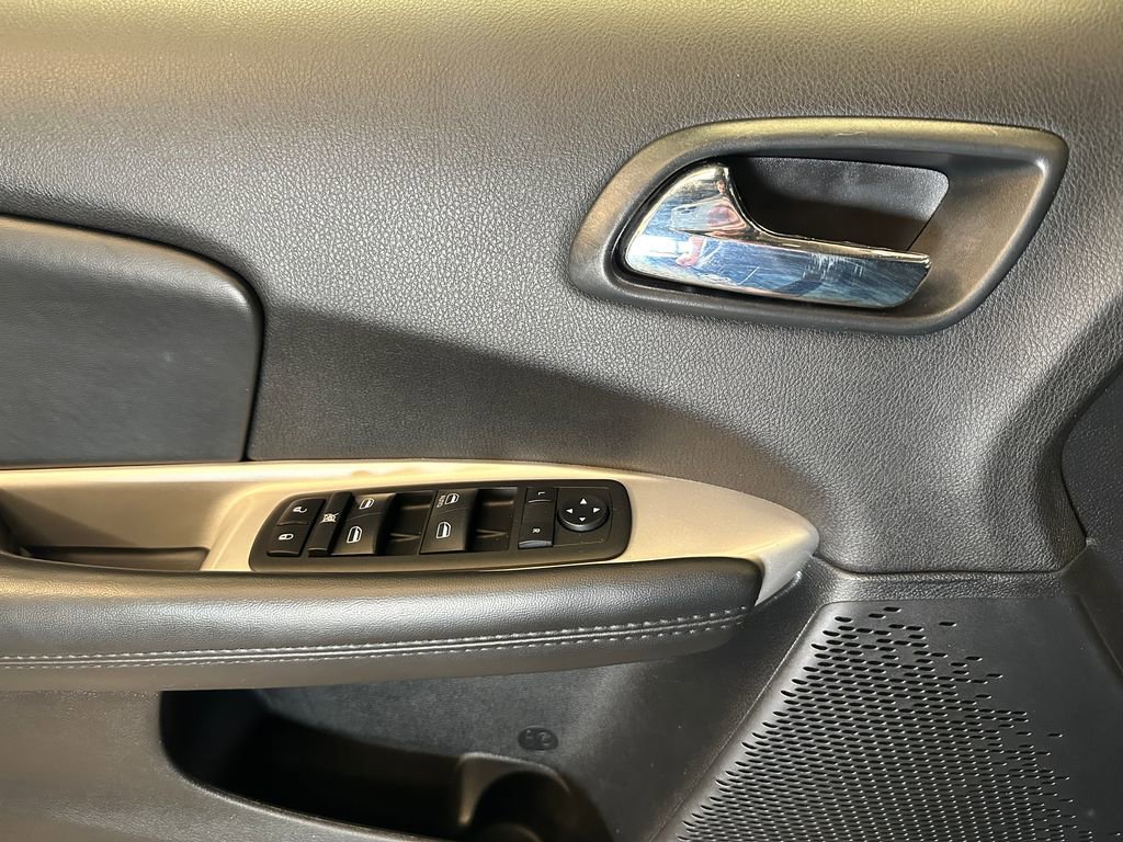 Used 2020 Dodge Journey SE FWD image 19