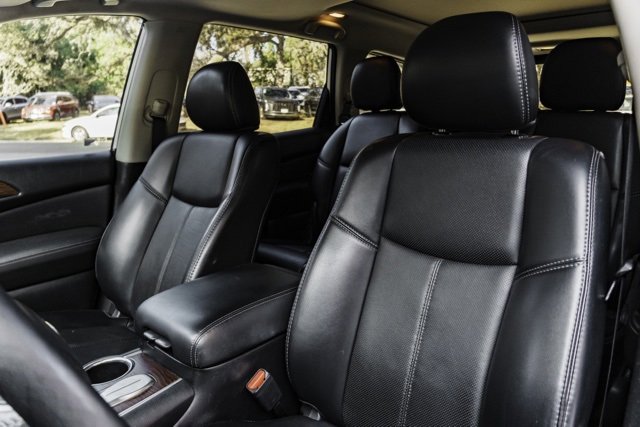 Used 2019 Nissan Pathfinder Platinum image 10